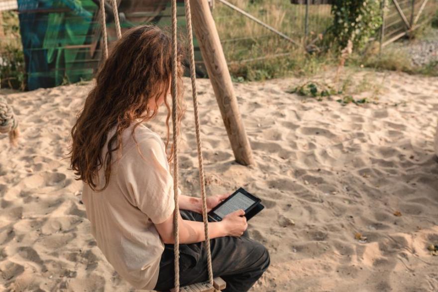 meisje met e-reader