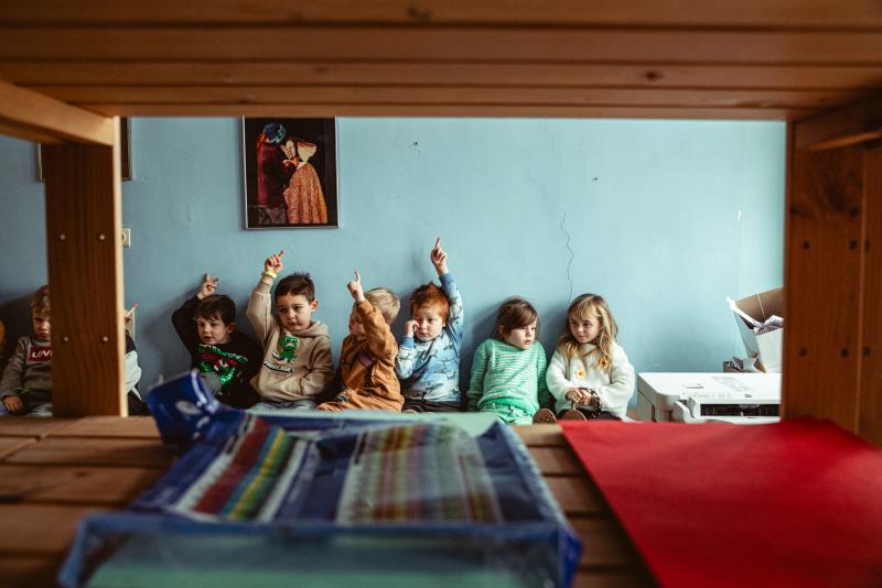 kinderen luisteren naar verhaal
