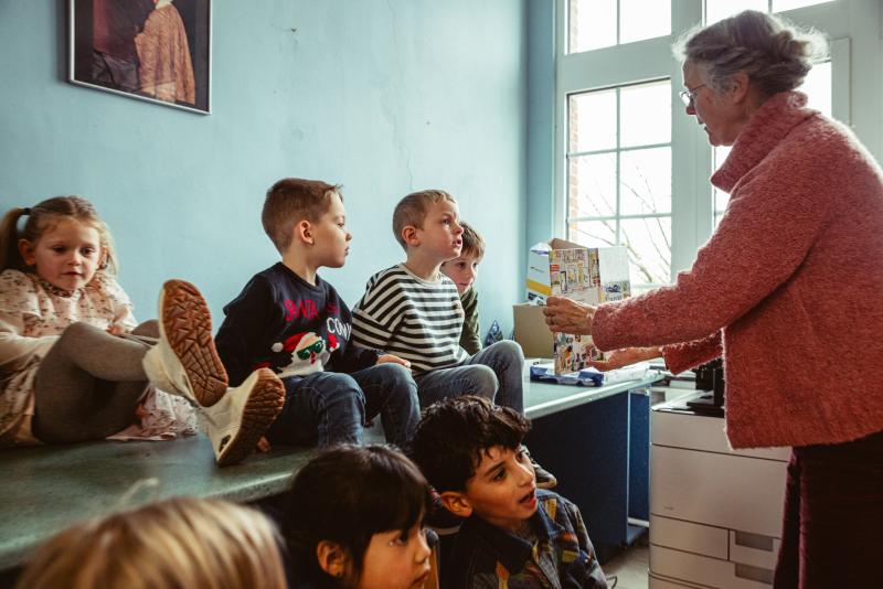 kinderen reageren op prent