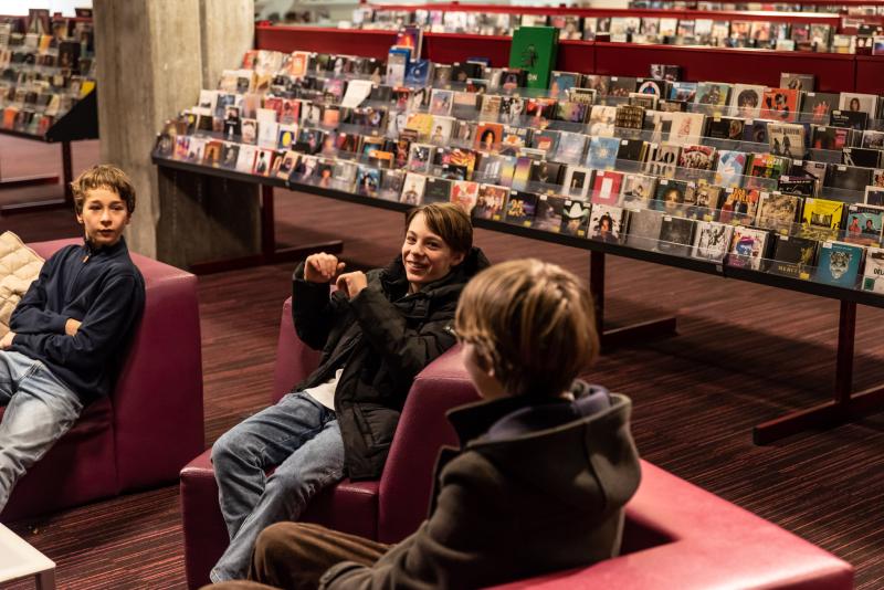 juryleden bespreken boeken