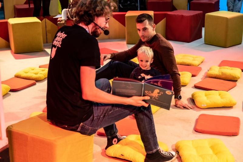 voorlezen in het Voorleescircus op Boektopia