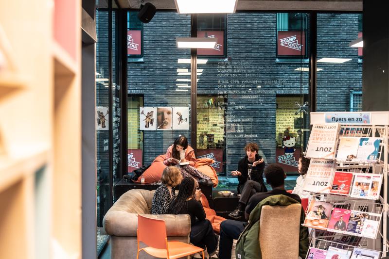 jongerenleesgroep in de Kubus