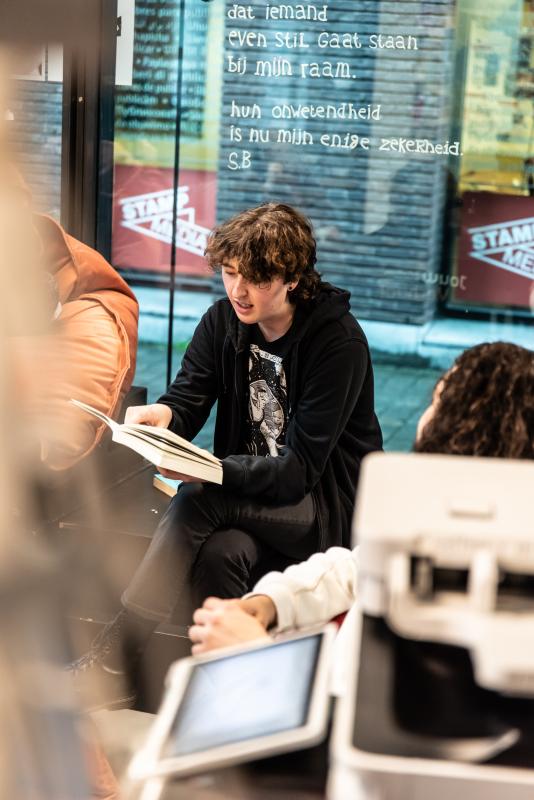 jongerenleesgroep in de Kubus