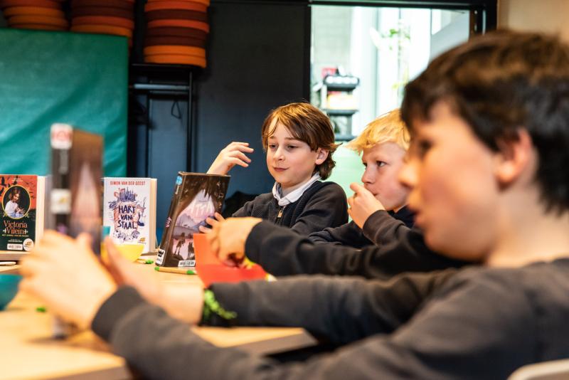 groep 4 in de bib van Sint-Pieters-Woluwe