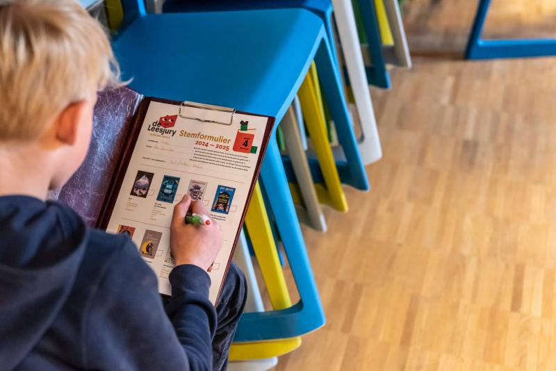 groep 4 in de bib van Sint-Pieters-Woluwe